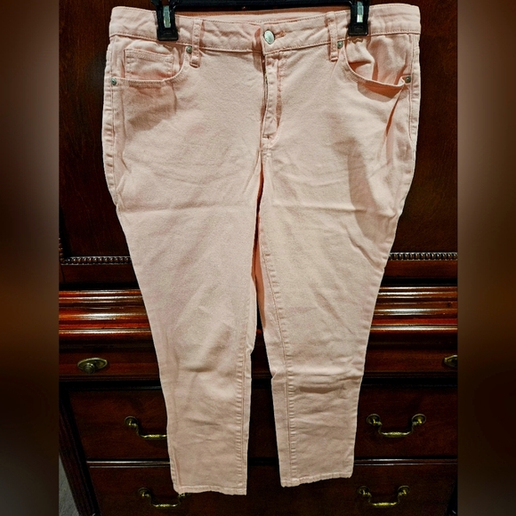 Crown & Ivy Cropped Capris - Picture 1 of 4